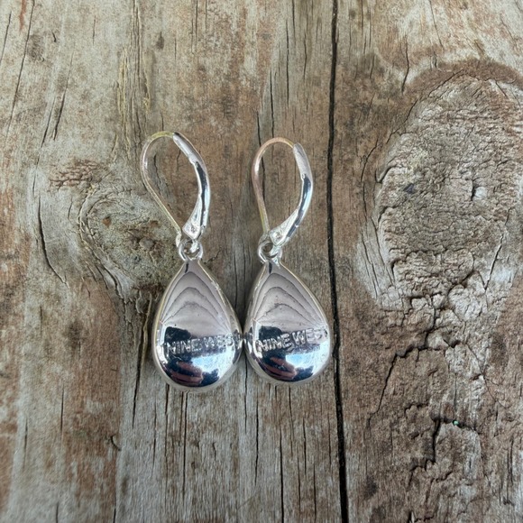 Nine West Emerald Green Teardrop Earrings Silver Tone Faceted Crystal Leverback - Picture 5 of 6